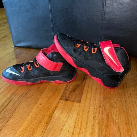 Lebron Soldier nikes - Picture 6 of 9
